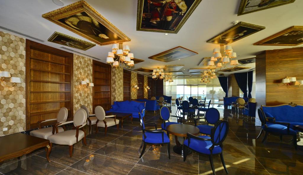 Azura Deluxe Resort & Spa - Ultra All Inclusive — Restaurant & bars in Avsallar