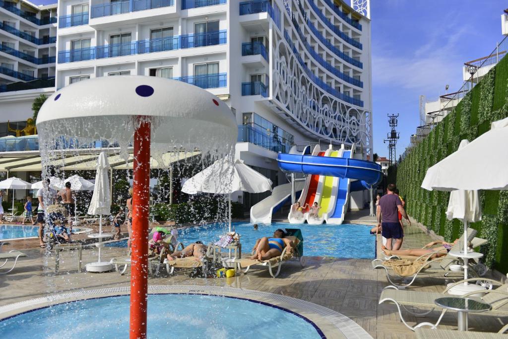 Azura Deluxe Resort & Spa - Ultra All Inclusive — Attractions for children in Avsallar