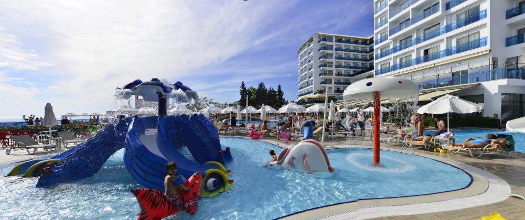 Azura Deluxe Resort & Spa - Ultra All Inclusive — Attractions for children in Avsallar