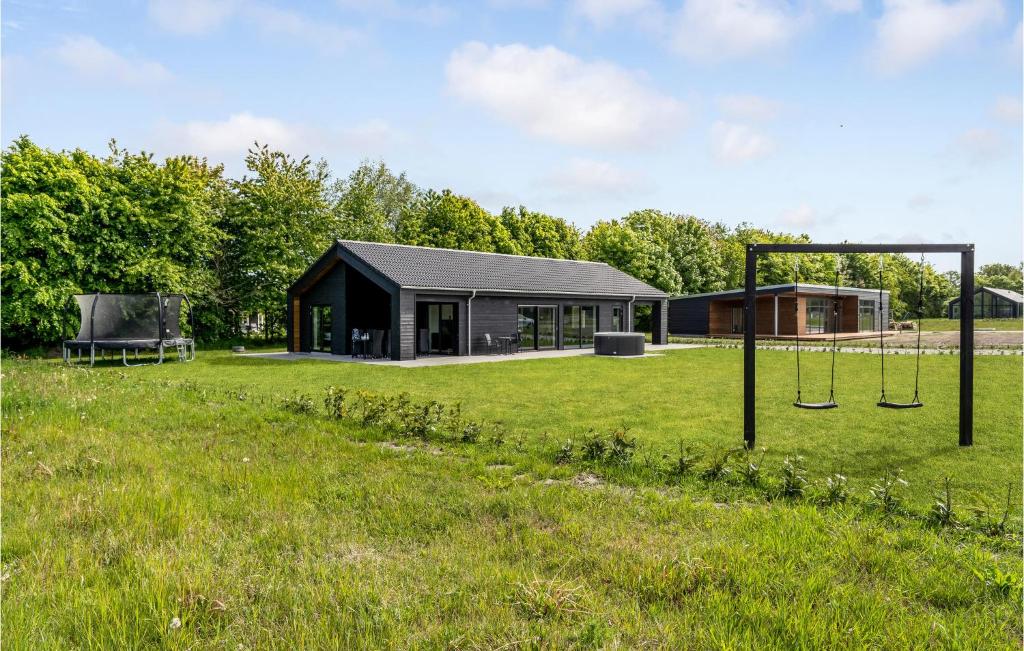 Stunning Home In Hadsund With 4 Bedrooms And Wifi