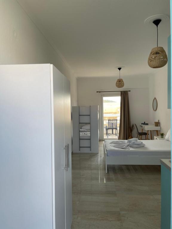 Athena's Studios 2, Polychrono