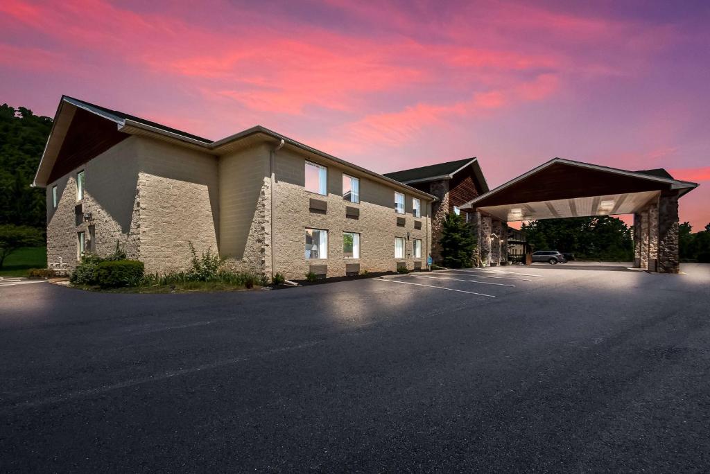 SureStay Plus Hotel by Best Western Berkeley Springs photo
