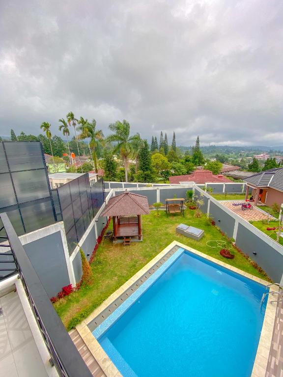 Marseillia Hills photo
