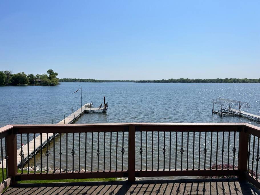 Forest Lake Lakefront Retreat
