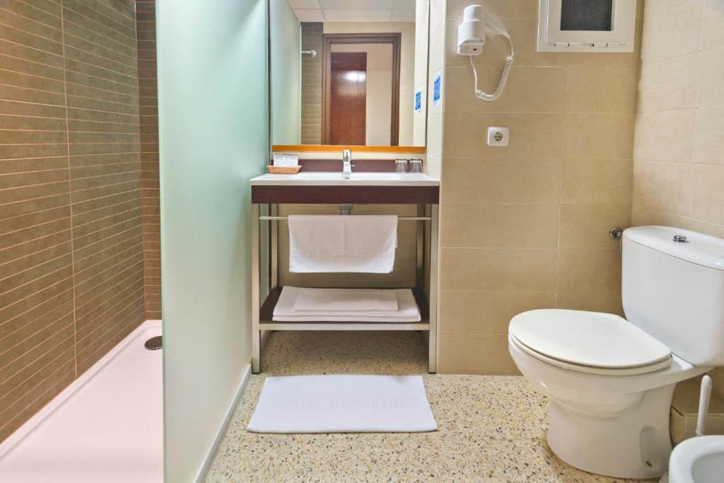 Hotel President — Hotel rooms in Calella, Catalonia