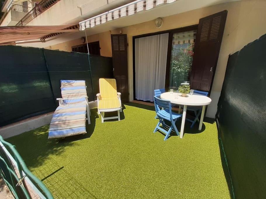 T1 rez de jardin avec grande terrasse – St Aygulf - 3