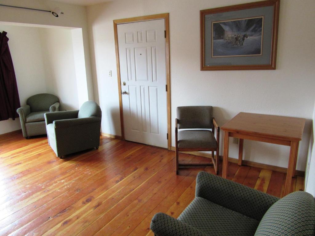 Yellowstone Country Inn Photo 27
