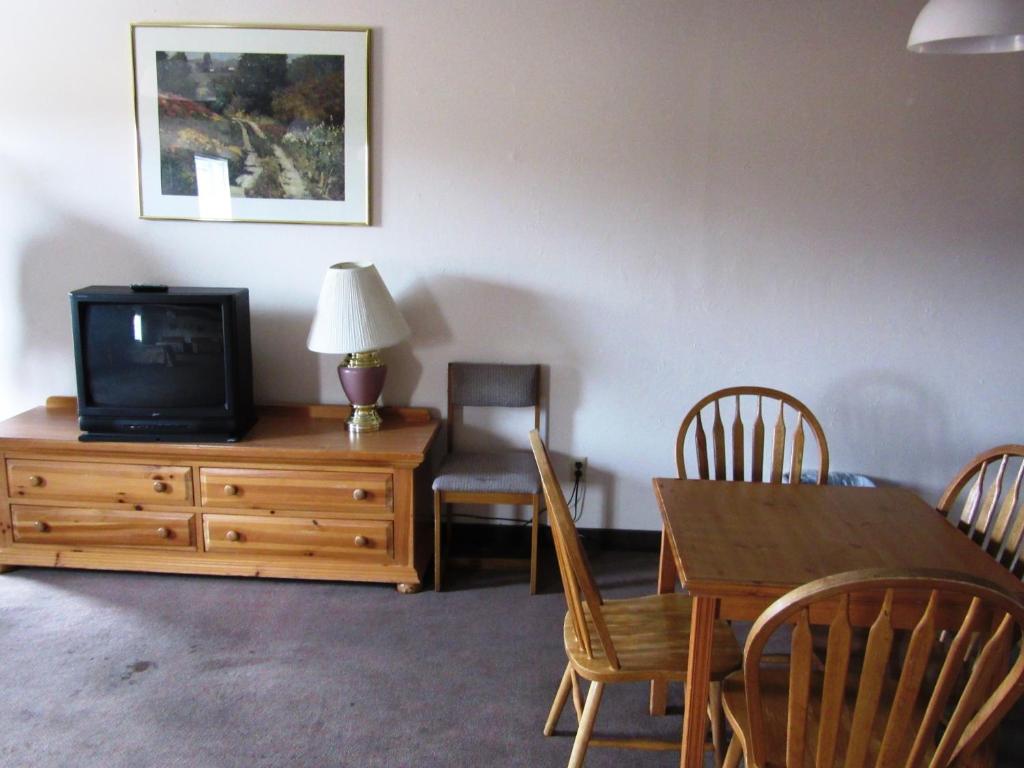 Yellowstone Country Inn Photo 38