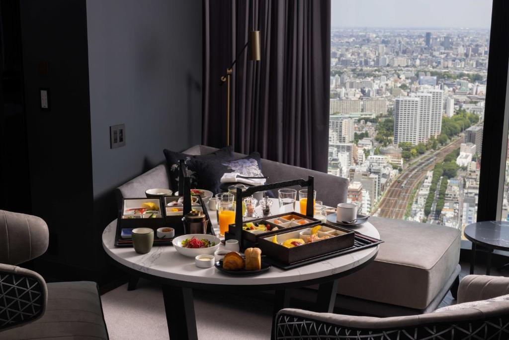 Hotel Dining