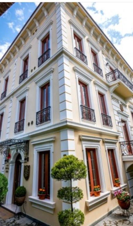 Hotel Guri photo