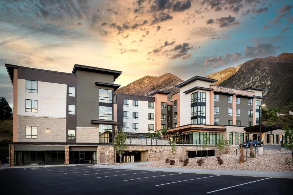 Courtyard by Marriott Salt Lake City Cottonwood，位于Cottonwood Heights的酒店