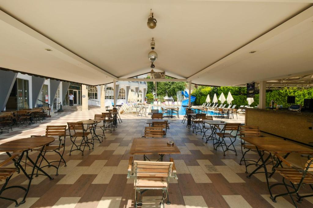 Club Selen icmeler — Restaurant & bars in İçmeler, Mugla