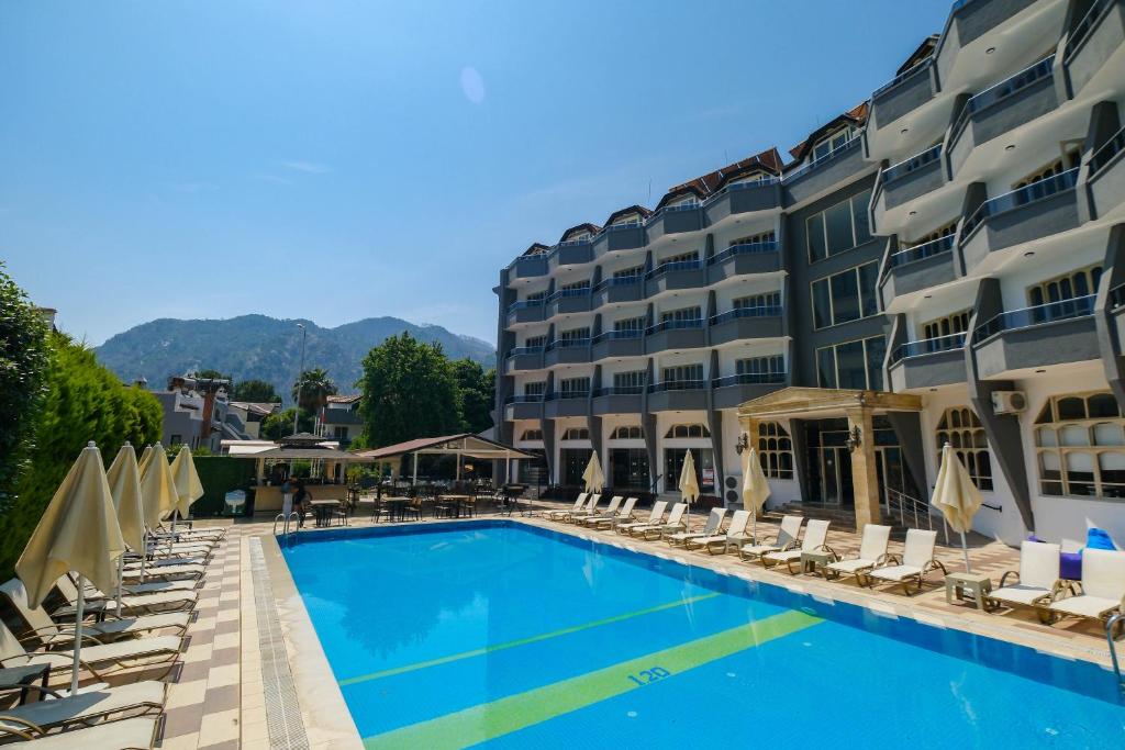 Club Selen icmeler — Swimming pool in İçmeler, Mugla