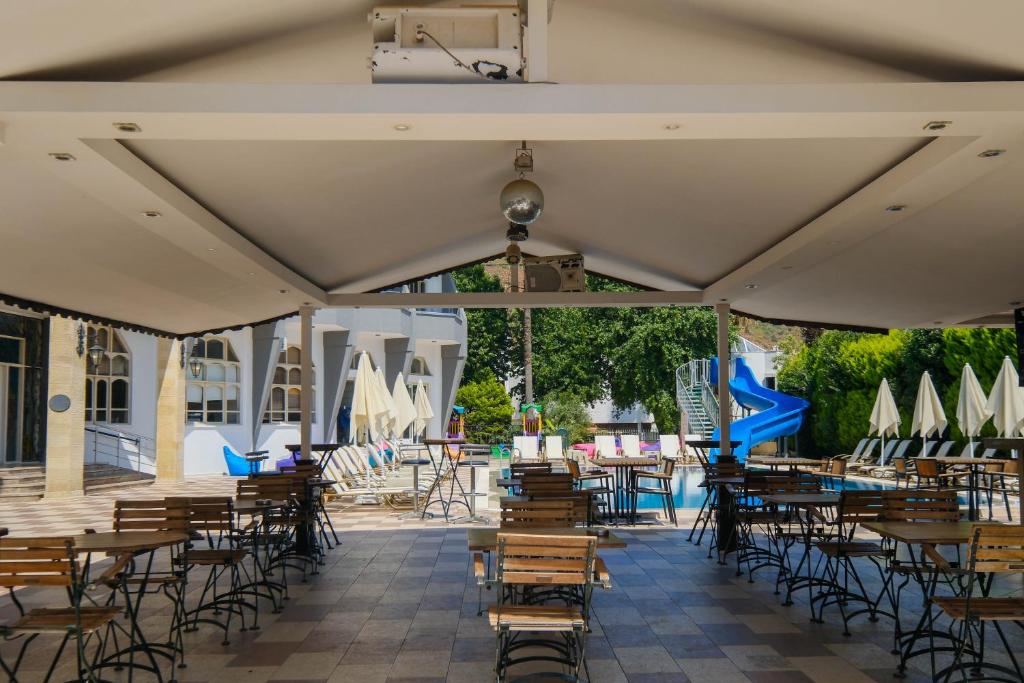 Club Selen icmeler — Restaurant & bars in İçmeler, Mugla