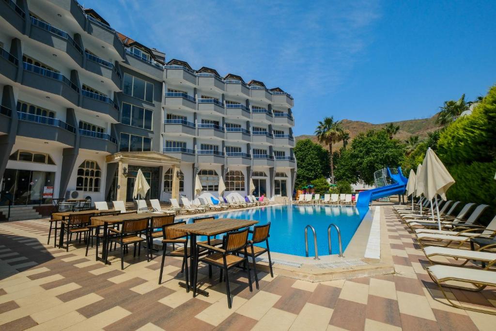 Club Selen icmeler — Swimming pool in İçmeler, Mugla