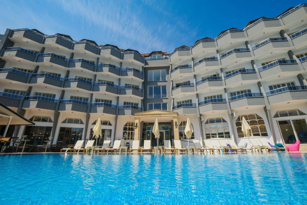 Club Selen icmeler — Hotel building in İçmeler, Mugla