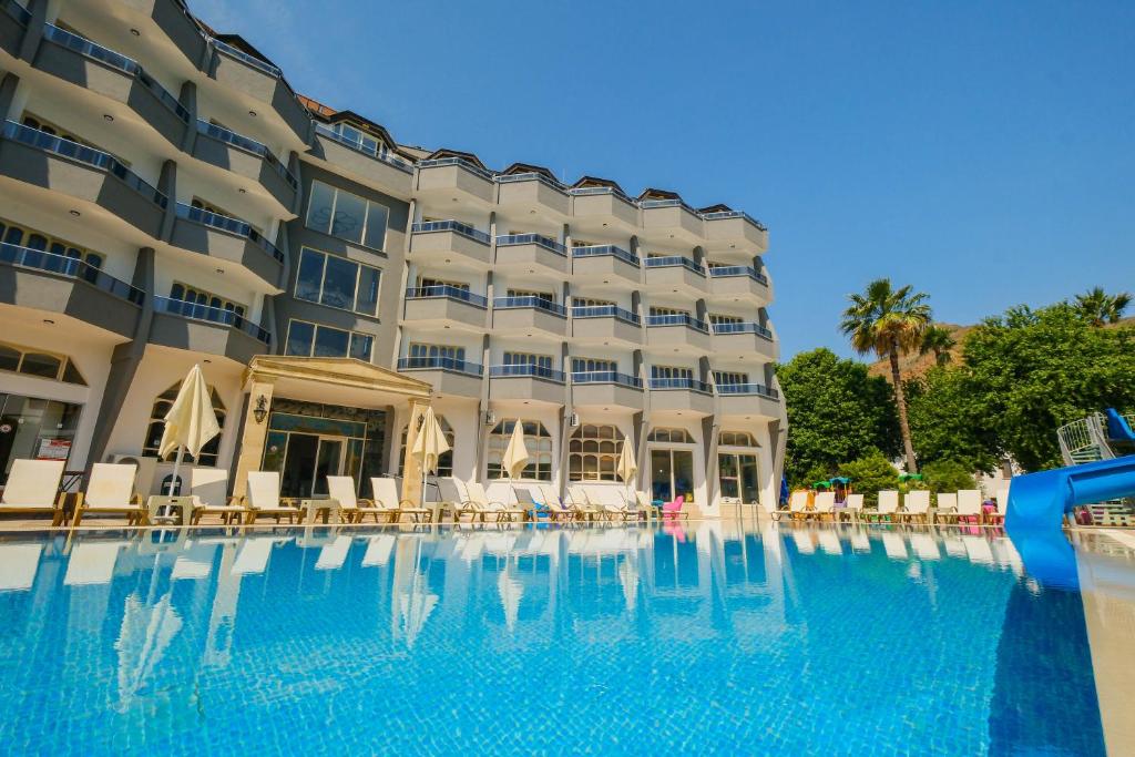 Club Selen icmeler — Hotel building in İçmeler, Mugla