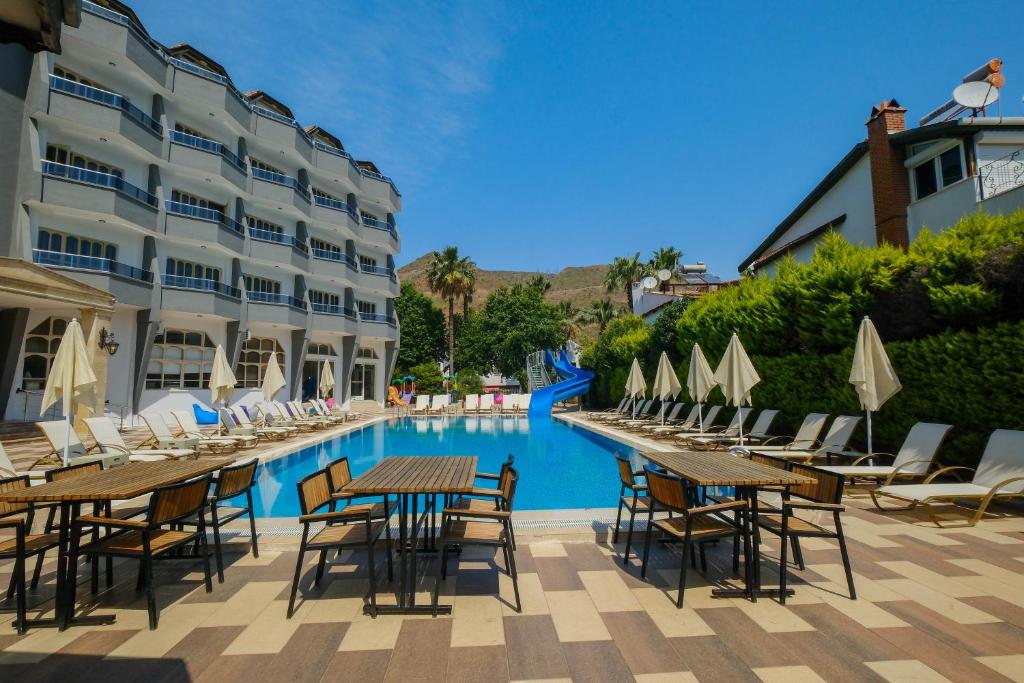 Club Selen icmeler — Swimming pool in İçmeler, Mugla