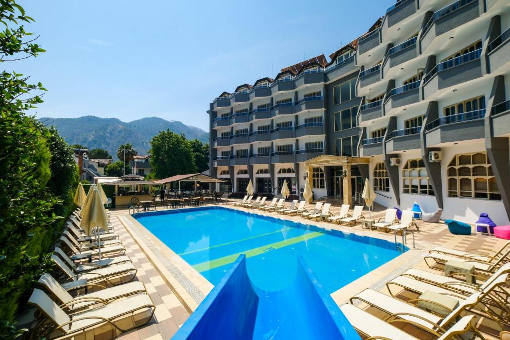 Club Selen icmeler — Swimming pool in İçmeler, Mugla
