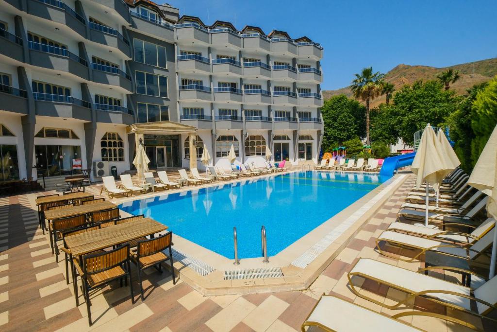 Club Selen icmeler — Swimming pool in İçmeler, Mugla