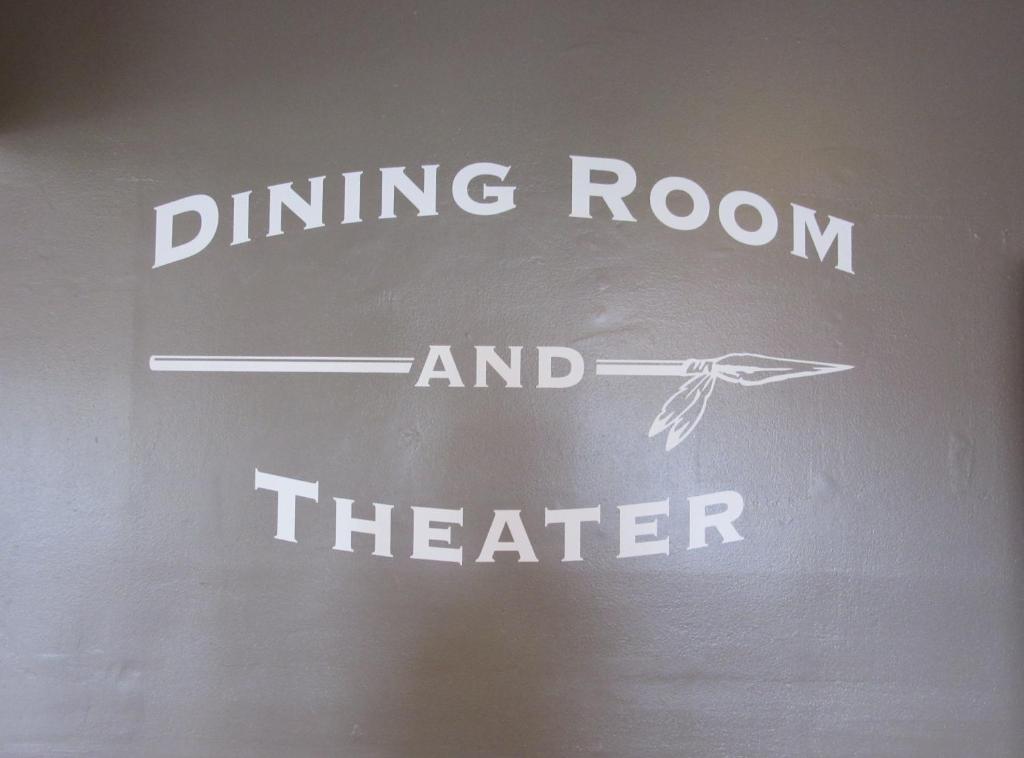 White Buffalo Hotel Photo 8