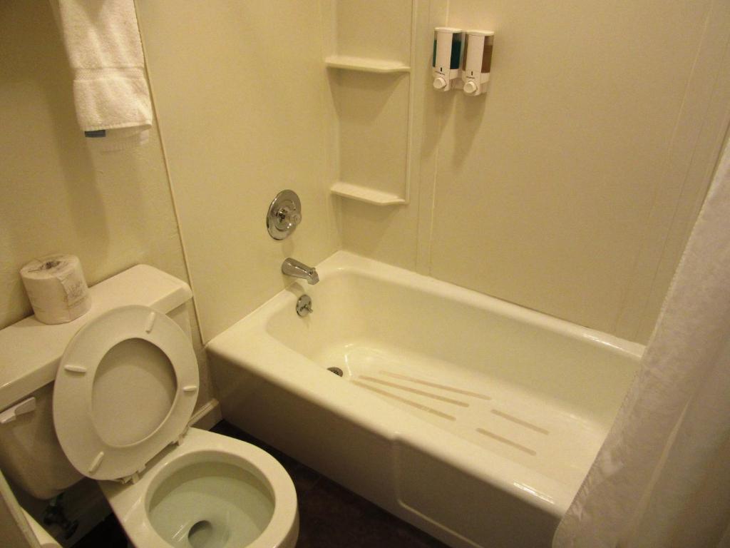 White Buffalo Hotel Photo 20