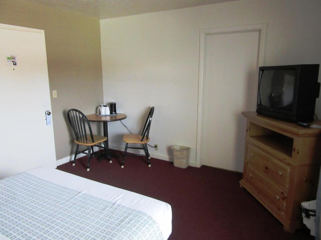 White Buffalo Hotel Photo 34