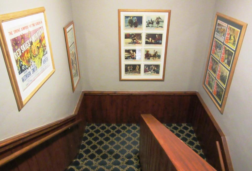 White Buffalo Hotel Photo 35