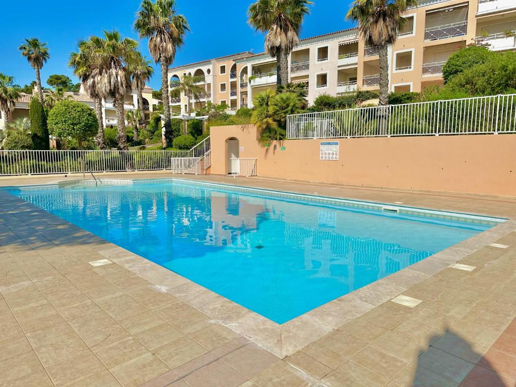T3 avec terrasse, parking & piscine - Proche plages et randos - Le Mérou - 2