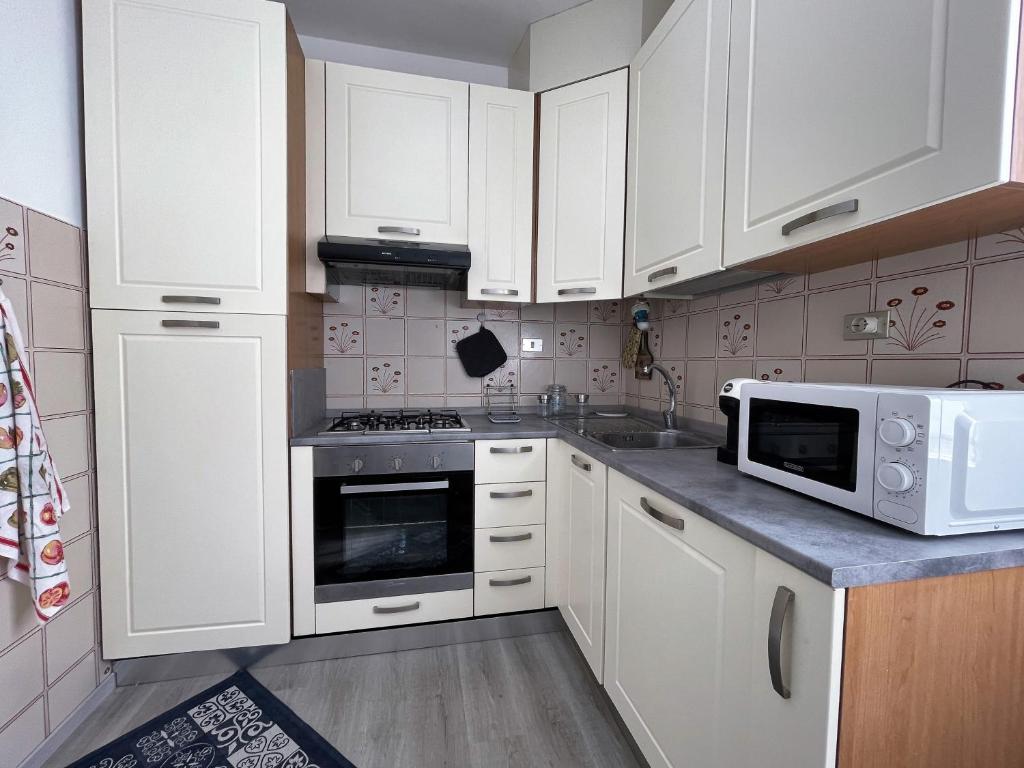 Stefano's Guests House: 2 bedrooms & parking in Viareggio - 4
