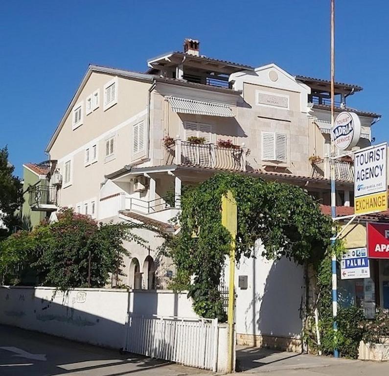 Apartments Porto de Mar Bed &amp; Breakfast — Hotel in Liznjan