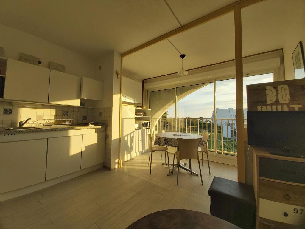 Studio climatisé, lumineux avec vue mer et parc - 2