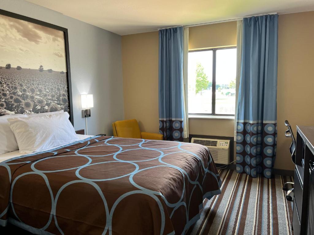 Super 8 By Wyndham Independence photo