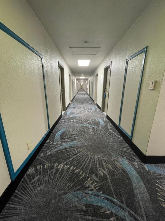 Days Inn by Wyndham Holladay photo