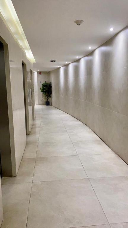 Platinum II Equipetrol frente Ventura Mall Super Lujo Hermosas Vistas - 5