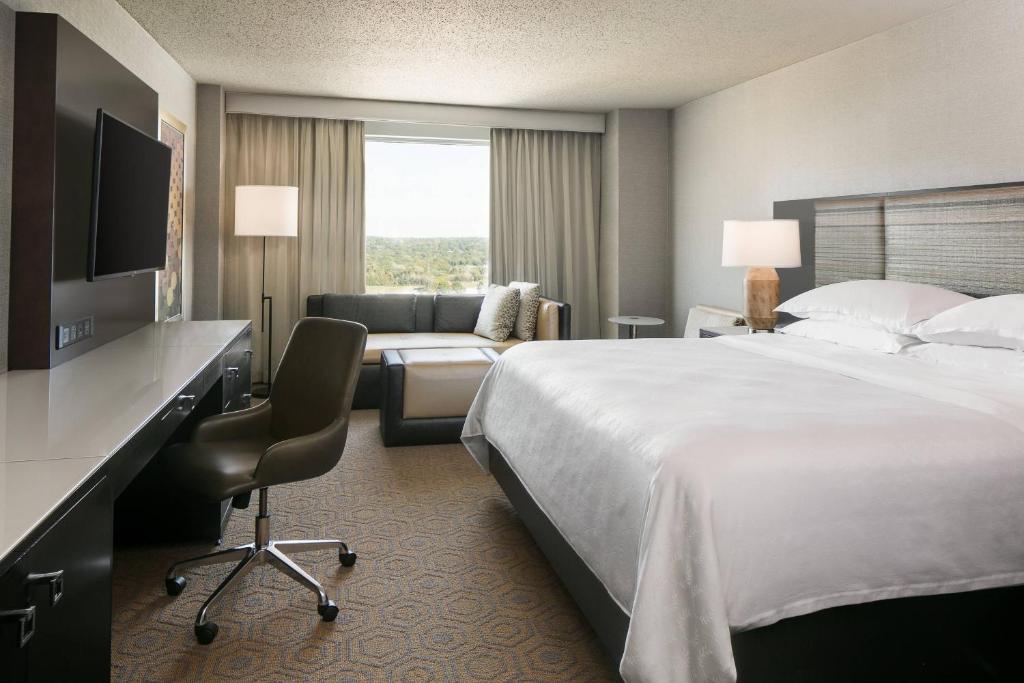 Sheraton Overland Park Hotel at the Convention Center photo