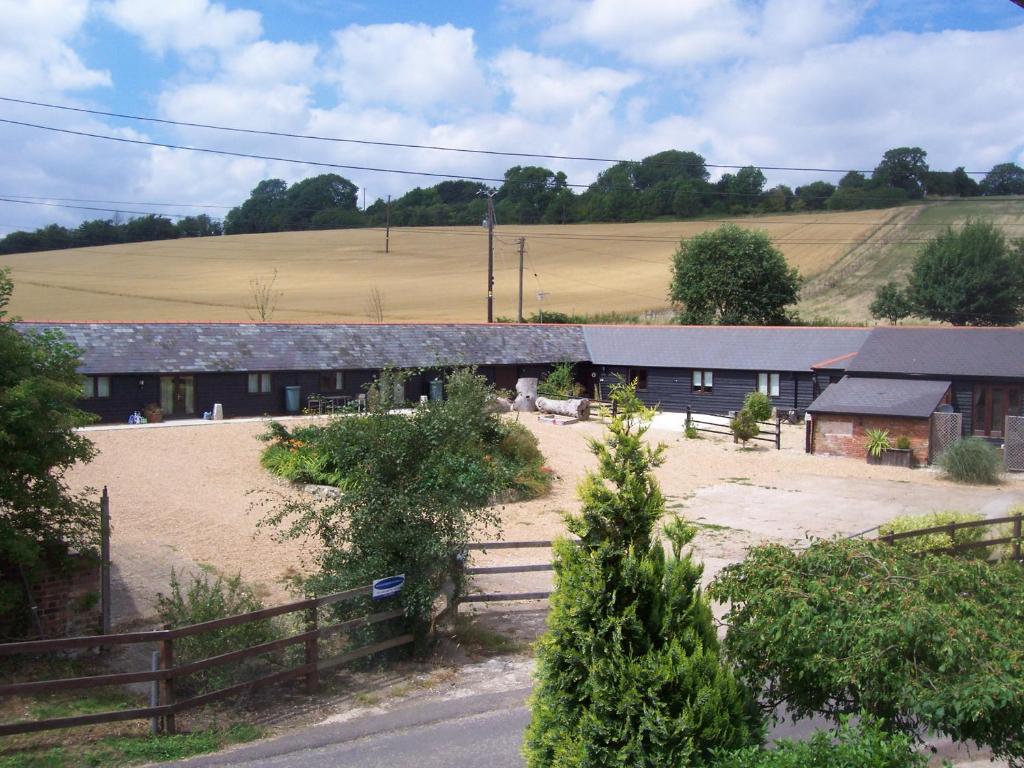 Five Cottages in AONB and an Obbit House!, Canterbury