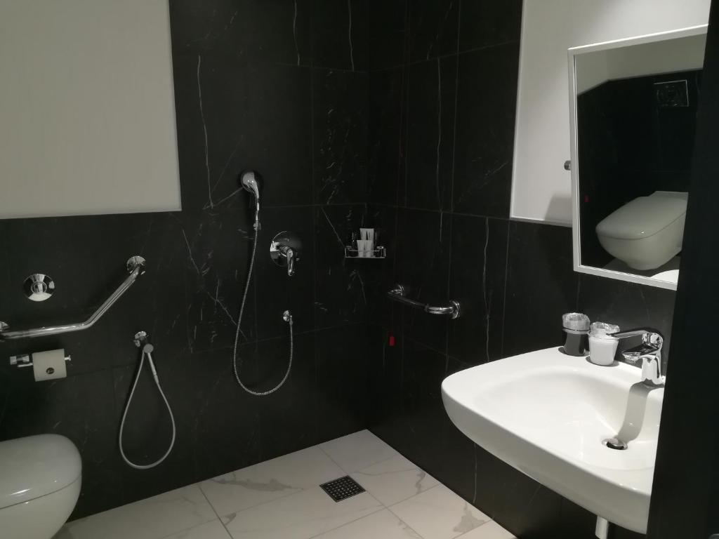 J Hotel - 3