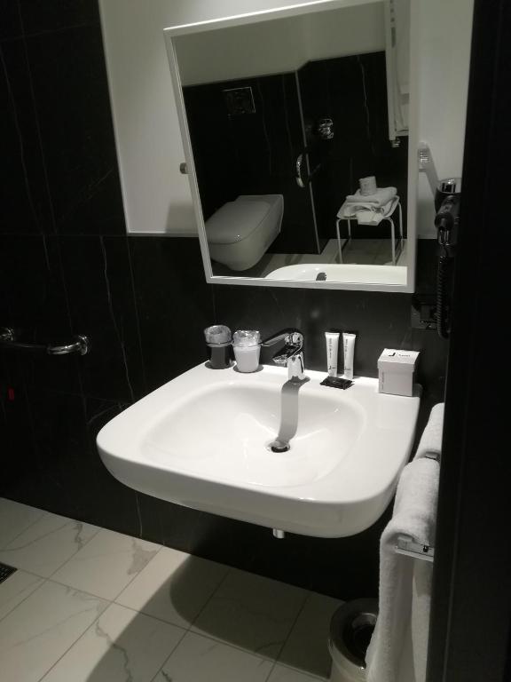 J Hotel - 2