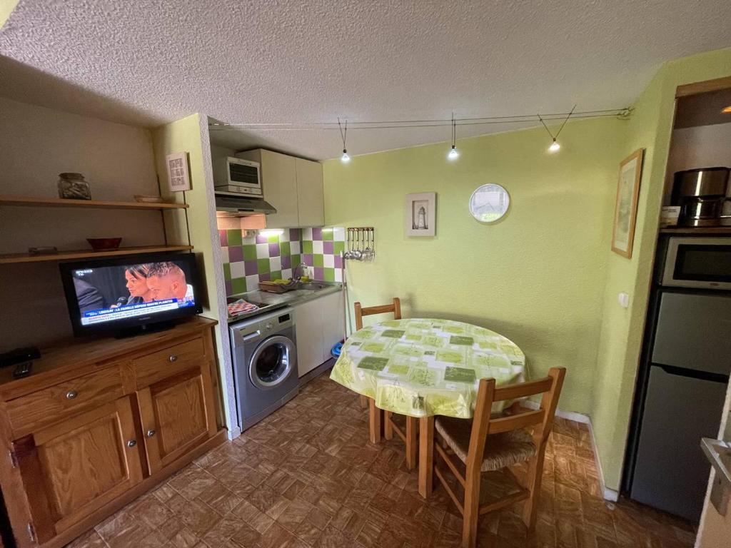 Charmant pavillon 2 pièces + mezzanine, 5 couchages, proche plage, terrasse, parking, animaux admis - FR-1-106-93 - 5