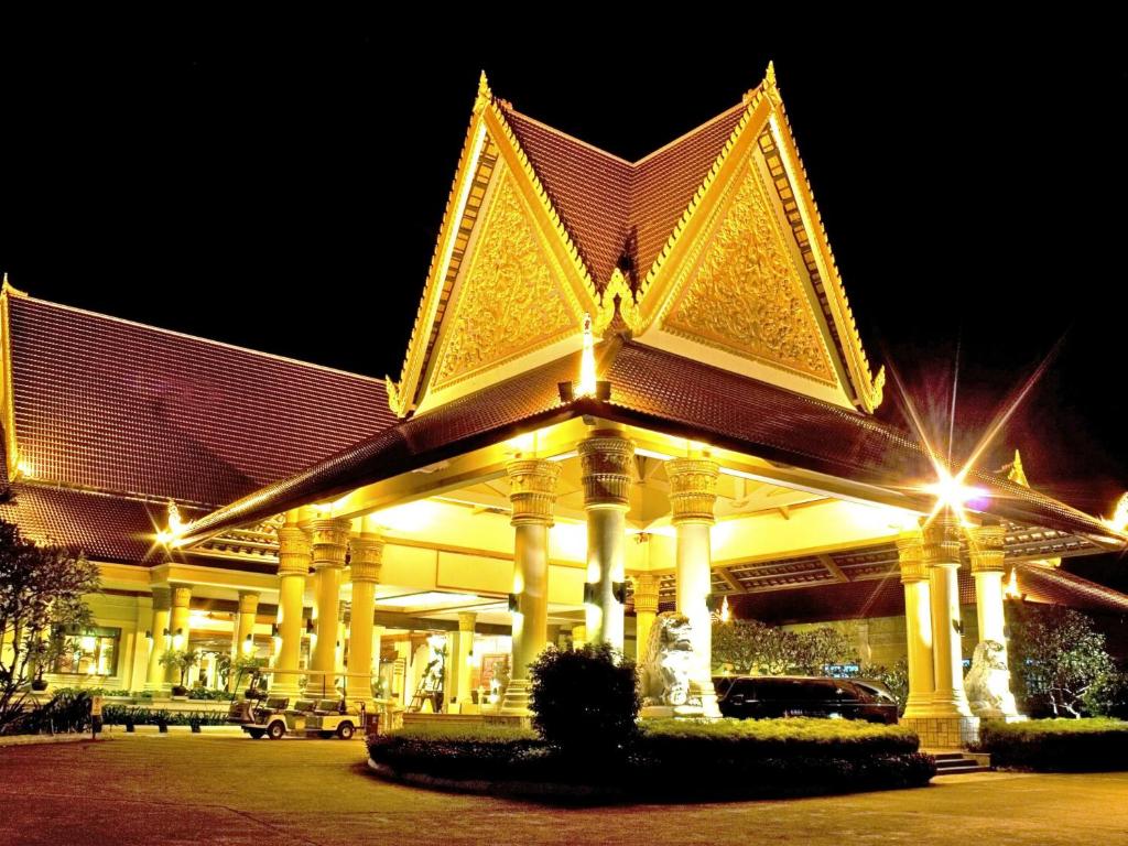 Entrance, Sokha Beach Resort in Sihanoukville