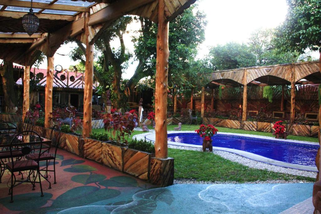 Swimming pool