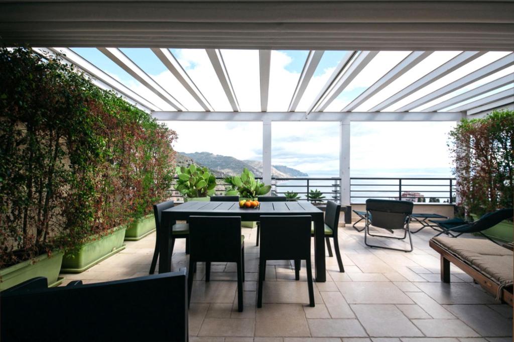 Taormina Romantic Apartment by Taormina Holidays - 5