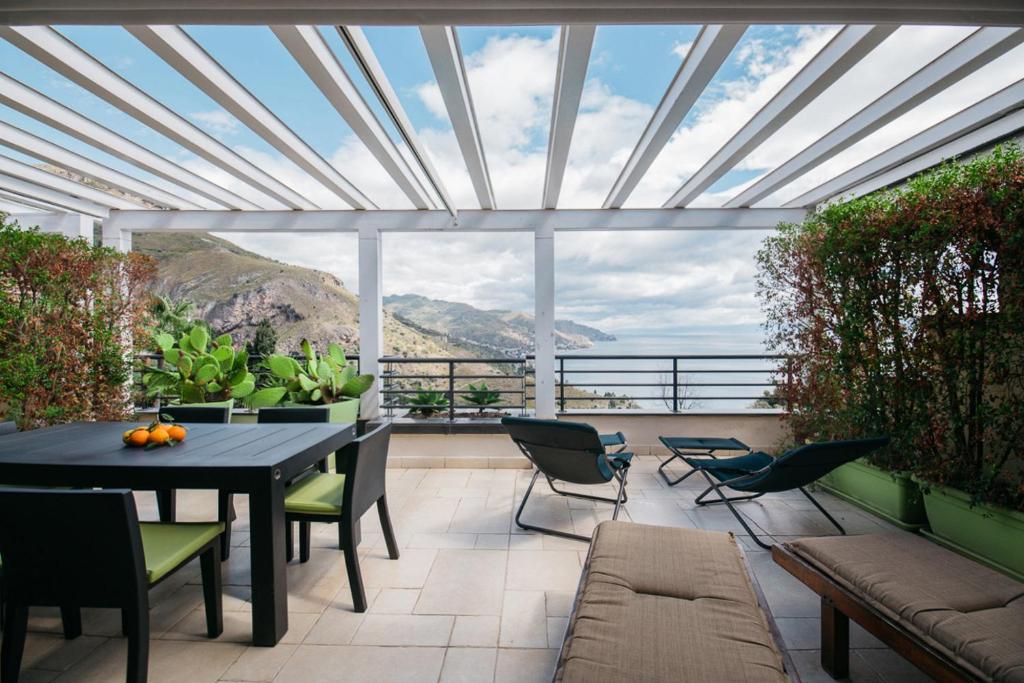 Taormina Romantic Apartment by Taormina Holidays - 4