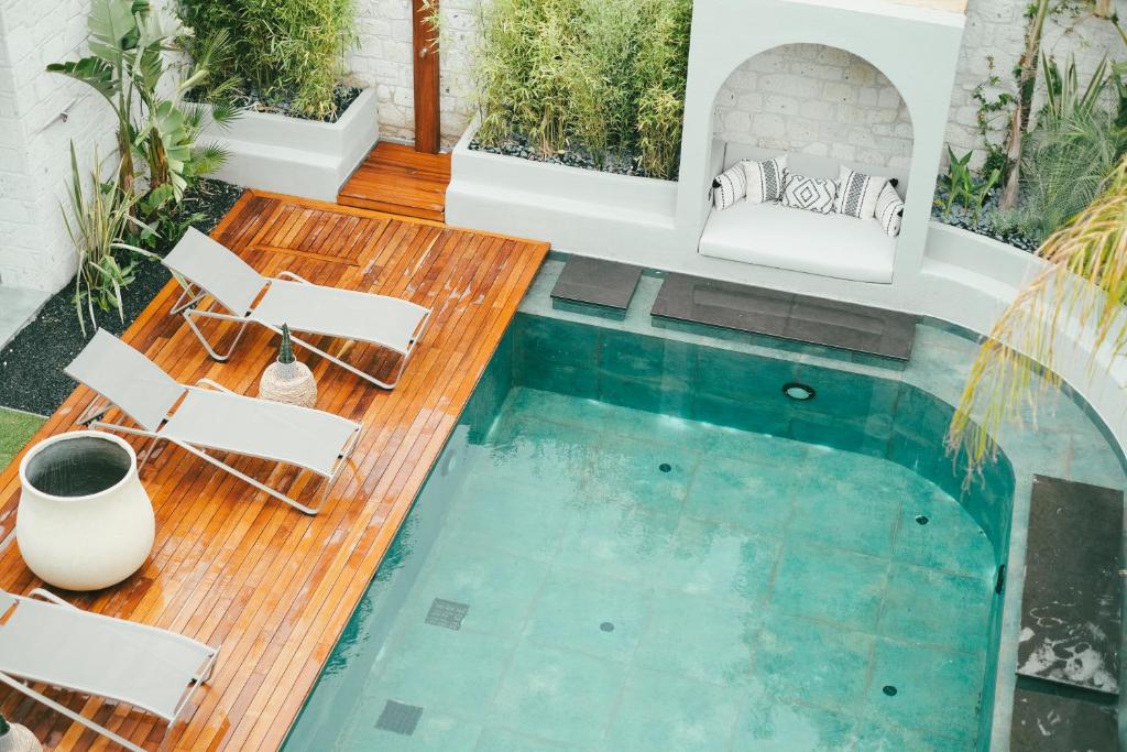 スイミングプール