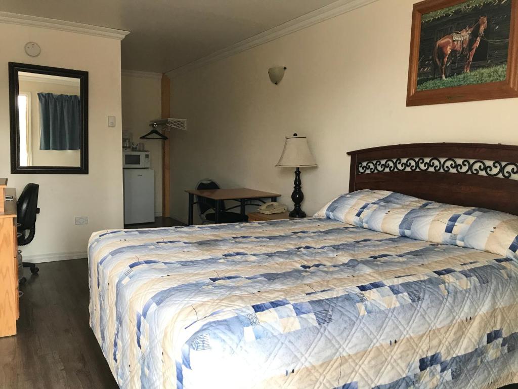 Grassland Motel, Grassland