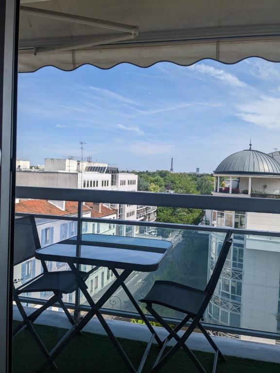 Superbe STUDIO (28m2) avec terrasse / vue TOUR EIFFEL / PUTEAUX, Puteaux