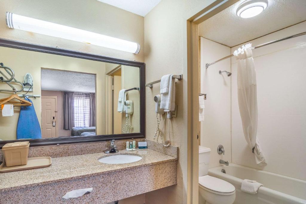 Quality Inn & Suites photo