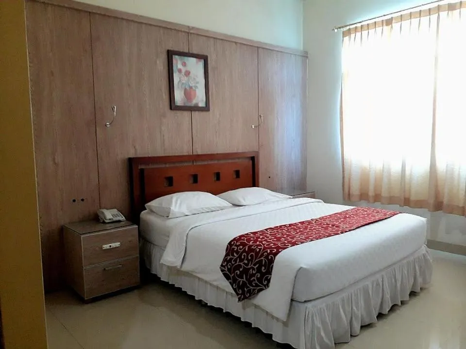 THE IGNISLO HOTEL SORONG，位于索龙的酒店