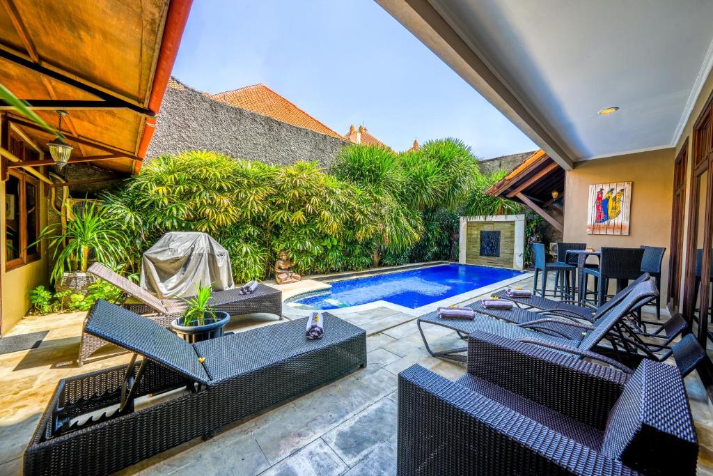KUTA Villa - 6 bedrooms - 6 bathrooms - Great Location - SANKET — Hotel in Bali